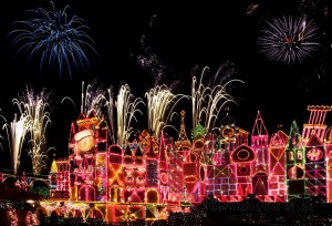 it's a small world holiday (1204-DL-9998)