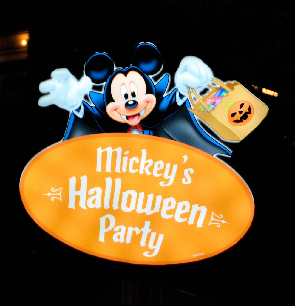 Mickey S Halloween Party At The Disneyland Resort Rockin Mama™