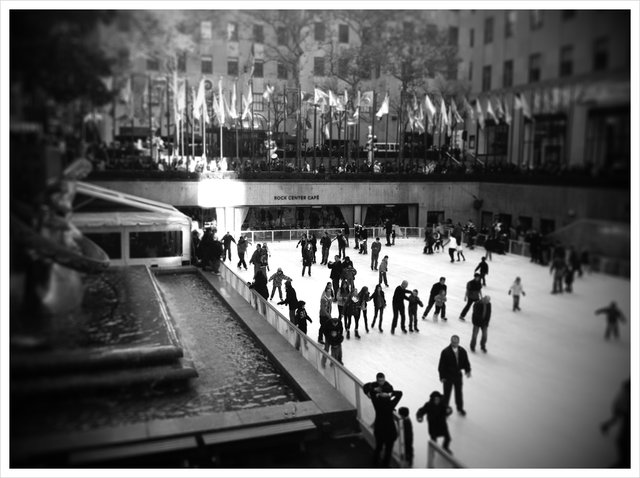 New York City iPhone Pictures - Ice Skating at Rockefeller Center