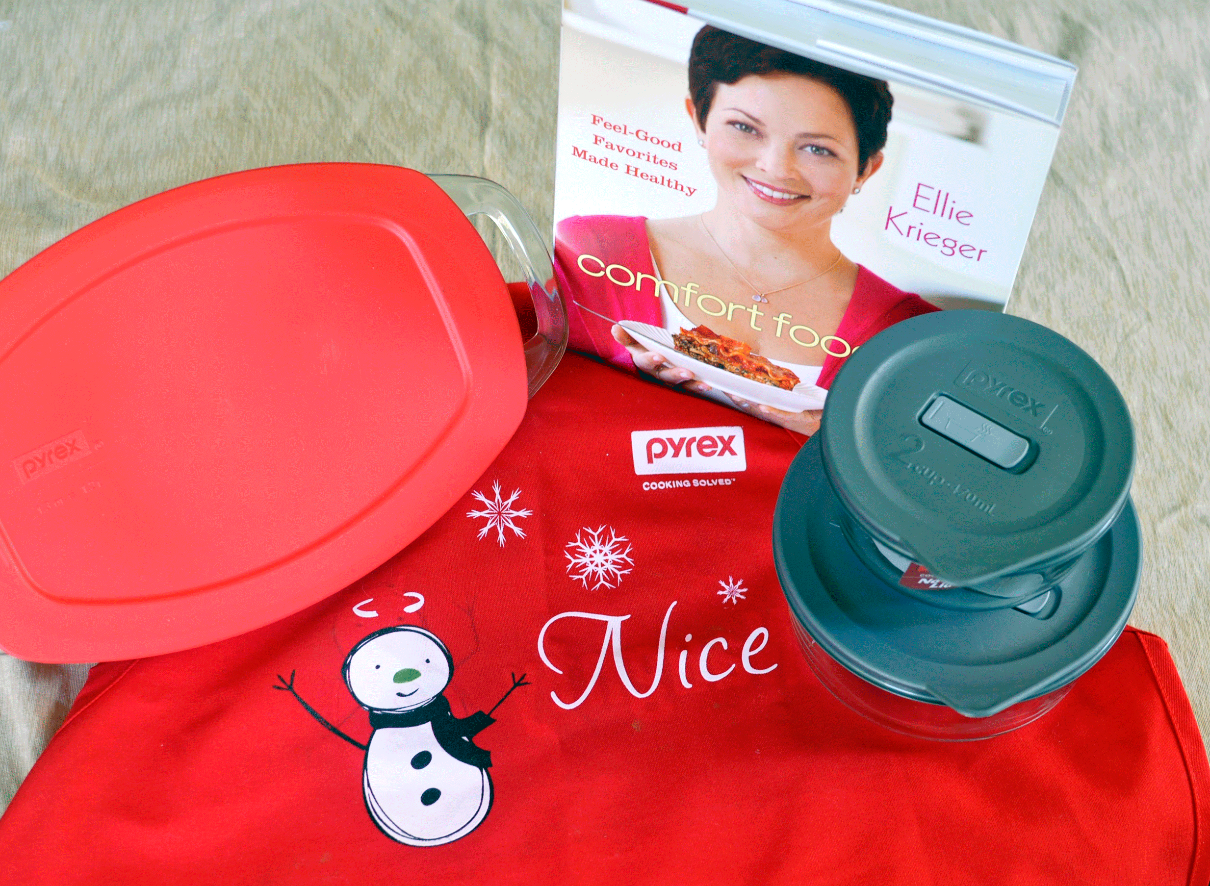 https://rockinmama.net/wp-content/uploads/2011/12/Pyrex-Holiday-Kit.gif