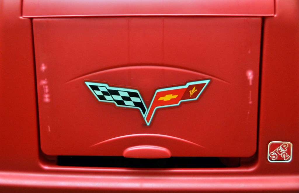 Corvette shop toy box