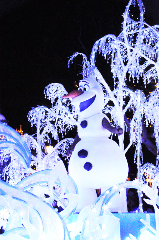 Olaf in Paint the Night Parade