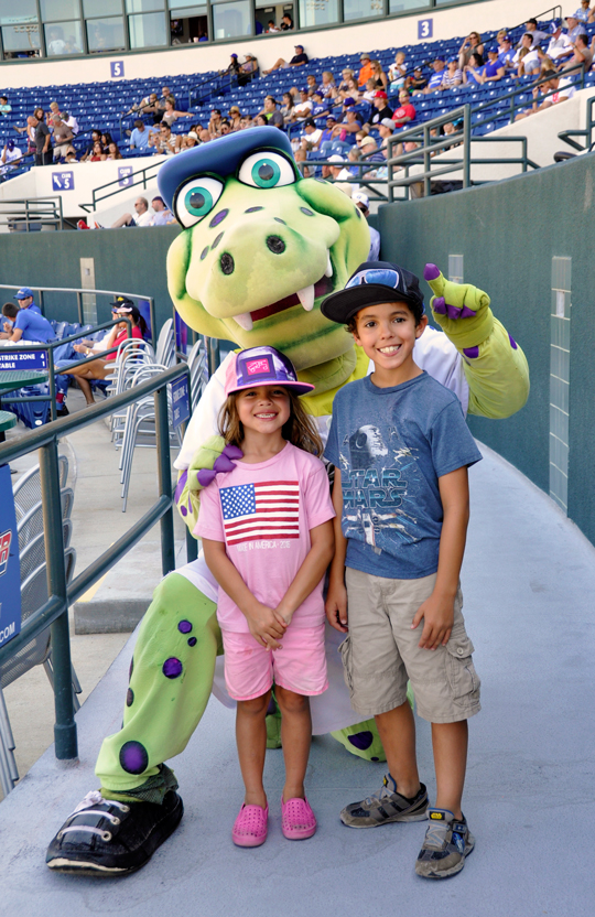 Quakes Mascot Tremor - Frontier SoCal