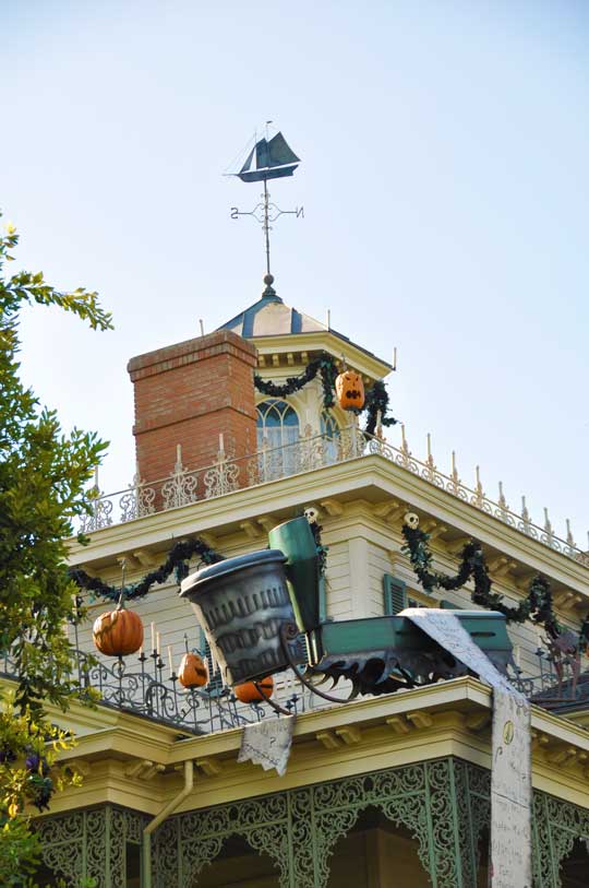 haunted-mansion-holiday-at-disneyland - Halloween Time