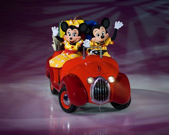 Mickey and Minnie - Disney on Ice Worlds of Enchantment