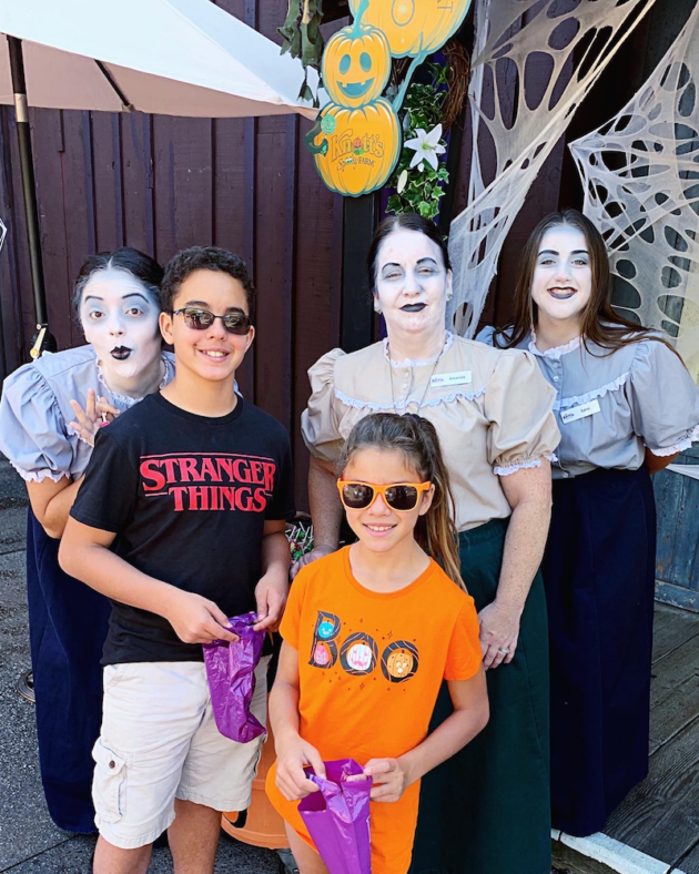 Trick or Treating Knotts