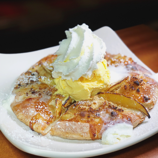 Banana Streusel Pizza