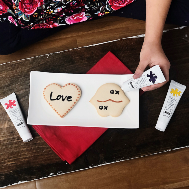 Decorating Valentines Cookies