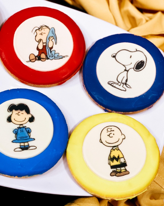 Peanuts Frosted Sugar Cookies⁣