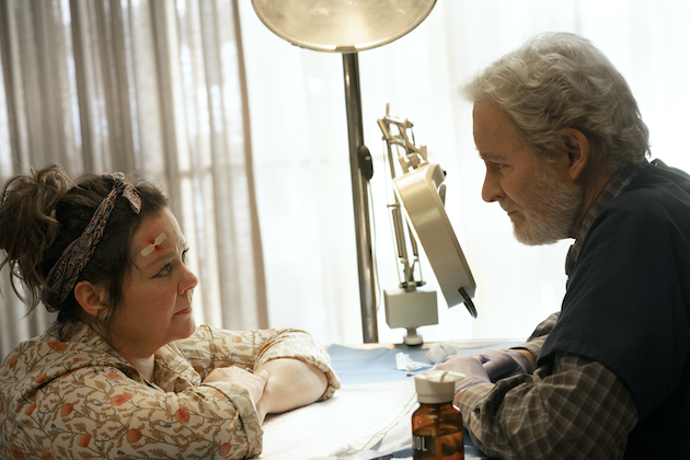 Melissa McCarthy and Kevin Kline in The Starling